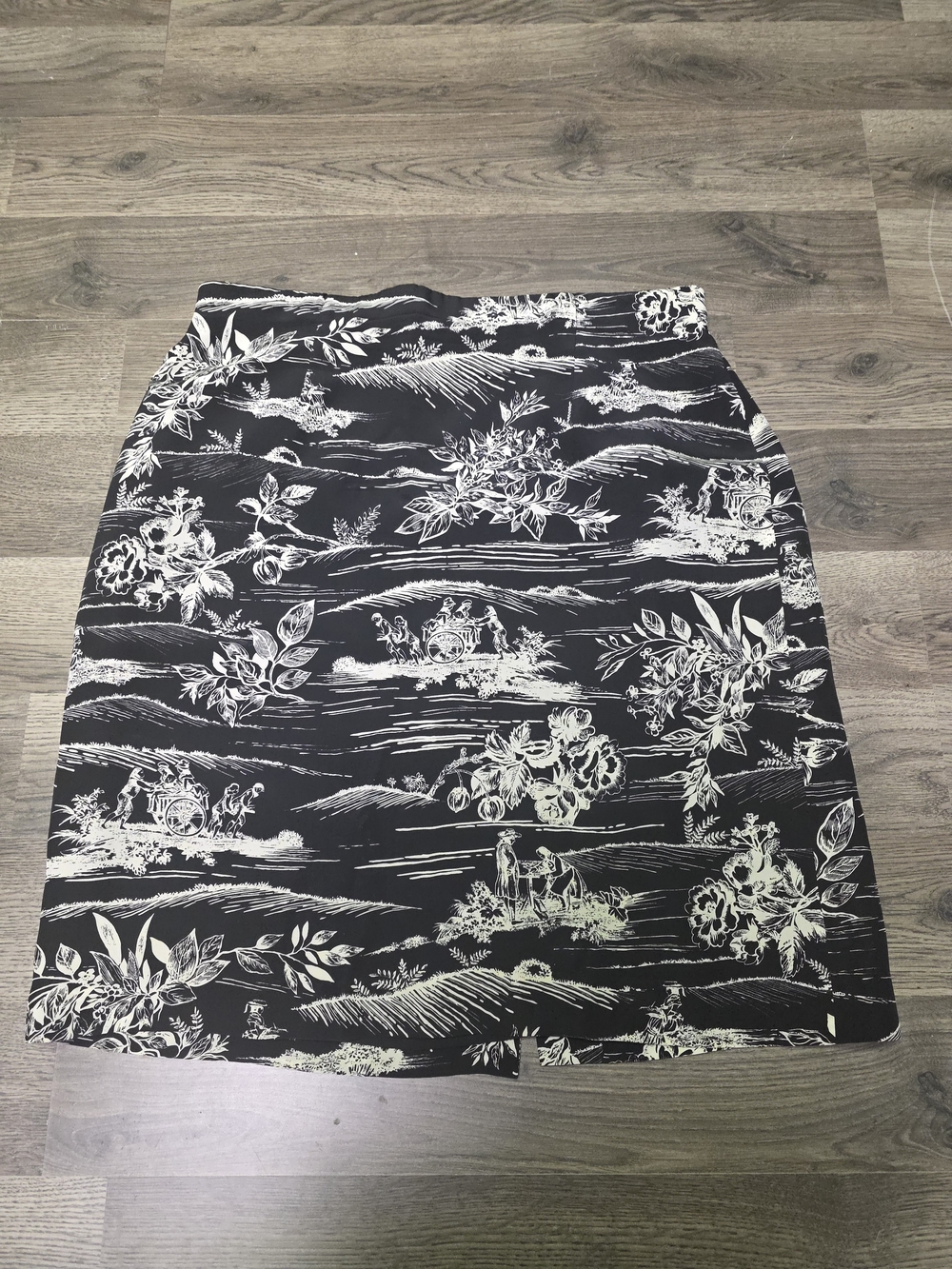 Josephine Chaus Silk Black and White Toile-Print Mini Skirt